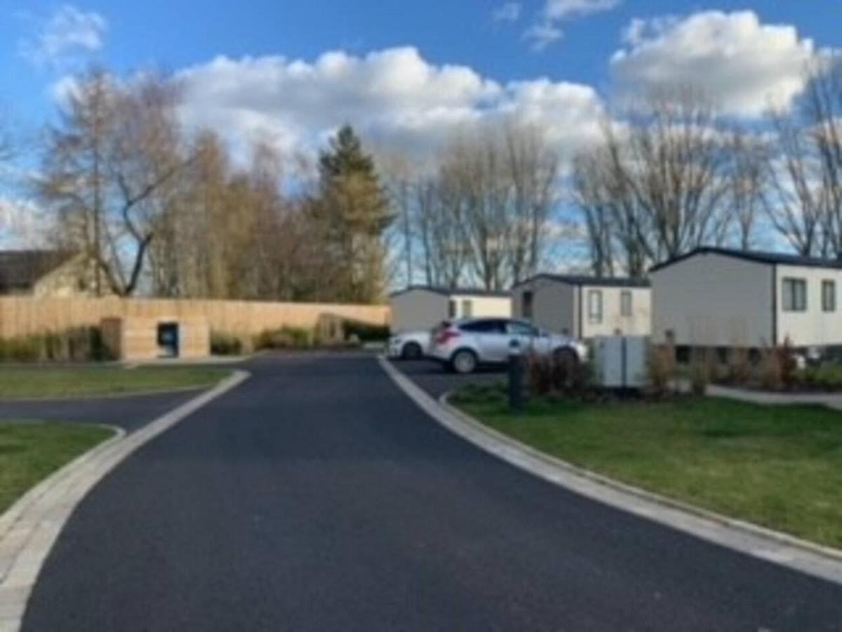 Captivating Bluebell Lodge 2-Bed Cotswolds Caravan Cirencester Exterior foto