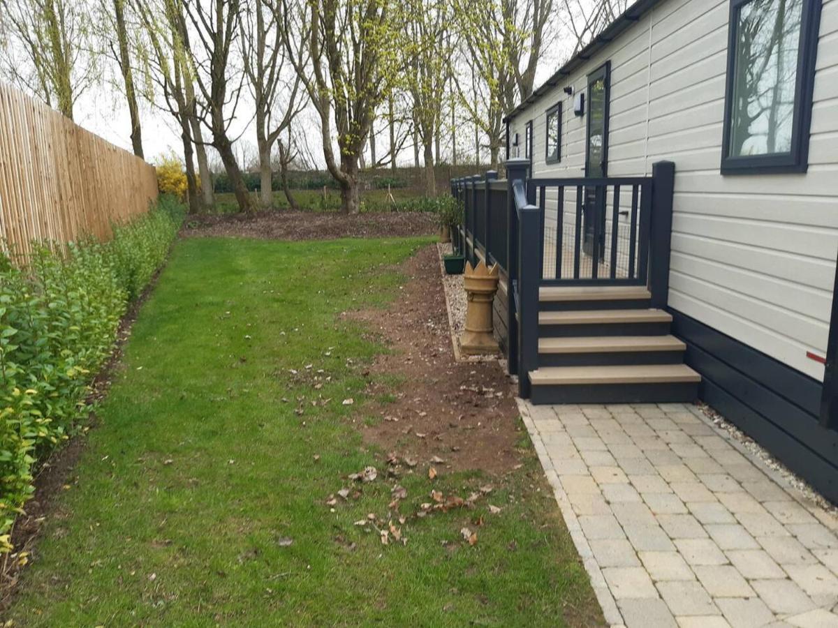 Captivating Bluebell Lodge 2-Bed Cotswolds Caravan Cirencester Exterior foto